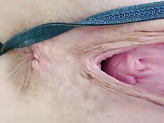 Sexy MILF Plays with Wet Pussy