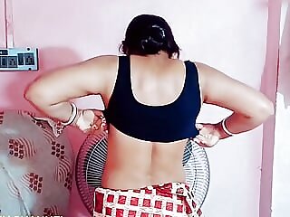 MERI BHABHI SAREE NIKAL RAHI..
