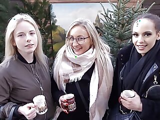 Christmas Market 3 Women..